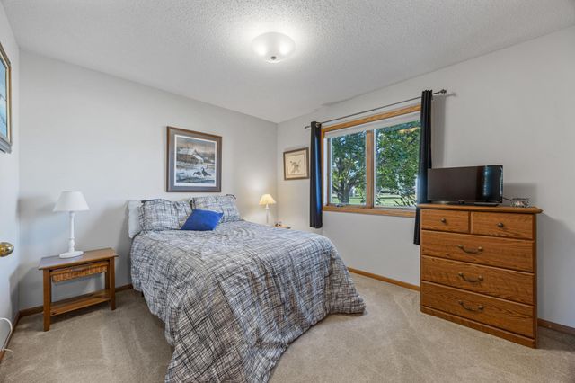 1221 Cedar Way E, West Fargo, ND 58078