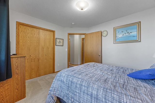 1221 Cedar Way E, West Fargo, ND 58078