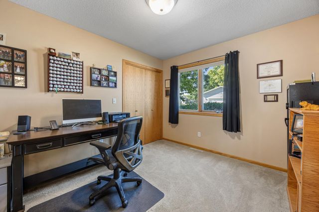 1221 Cedar Way E, West Fargo, ND 58078