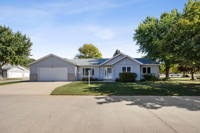 1221 Cedar Way E, West Fargo, ND 58078