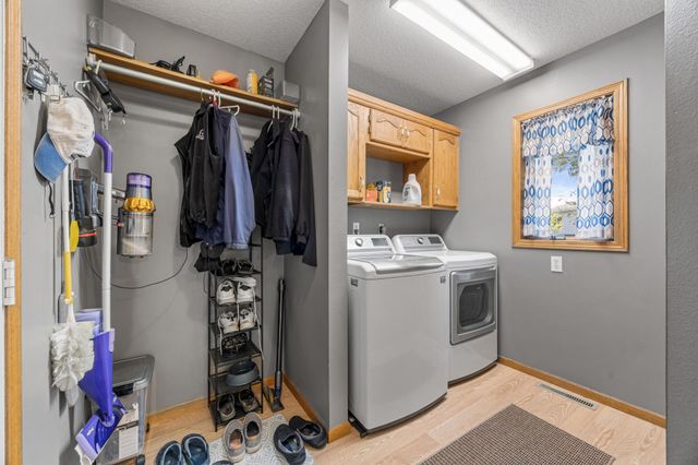 1221 Cedar Way E, West Fargo, ND 58078