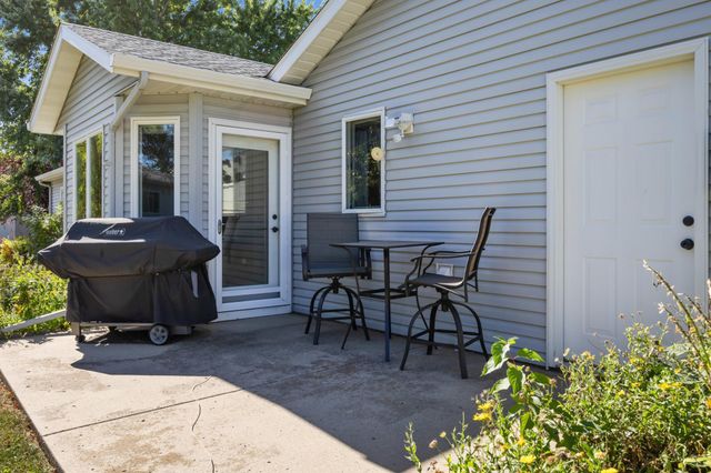 1221 Cedar Way E, West Fargo, ND 58078