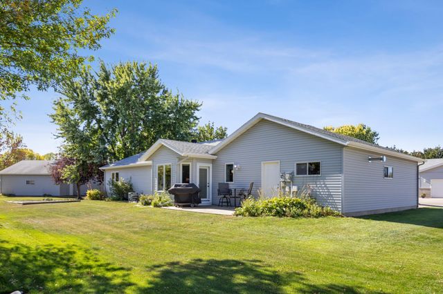 1221 Cedar Way E, West Fargo, ND 58078
