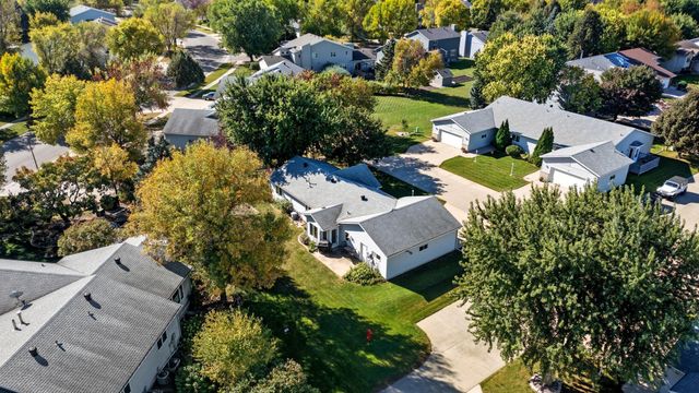 1221 Cedar Way E, West Fargo, ND 58078