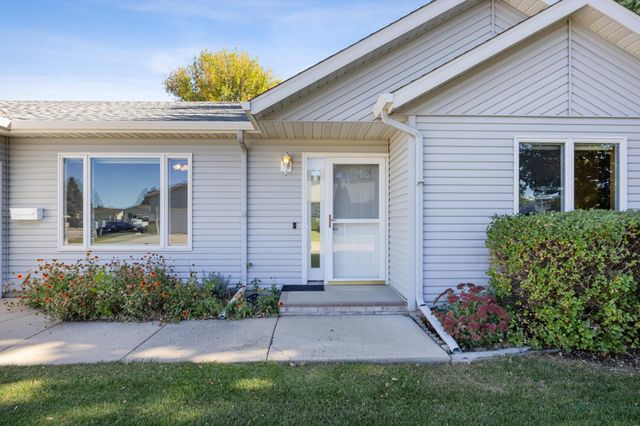 1221 Cedar Way E, West Fargo, ND 58078