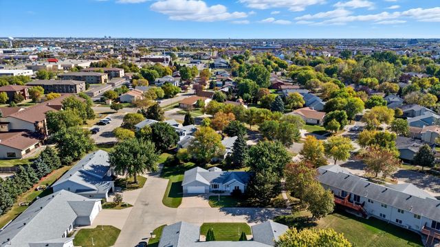1221 Cedar Way E, West Fargo, ND 58078
