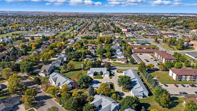 1221 Cedar Way E, West Fargo, ND 58078