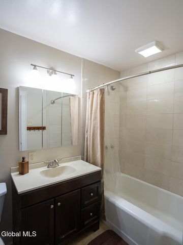 9 Willow Street, Castleton-on-hudson, NY 12033