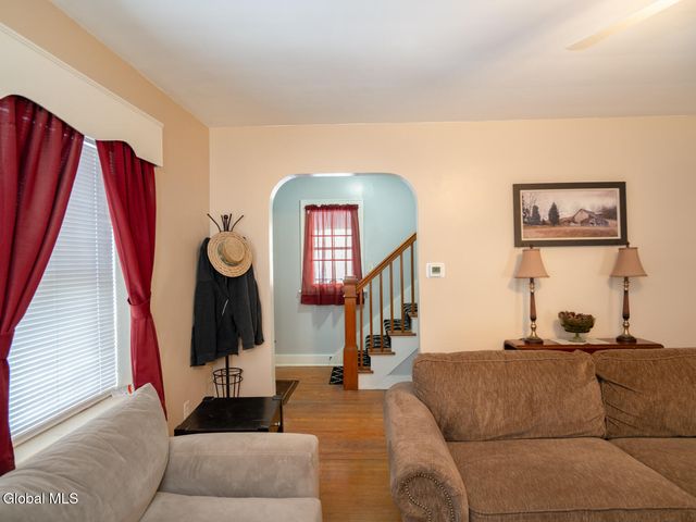 9 Willow Street, Castleton-on-hudson, NY 12033