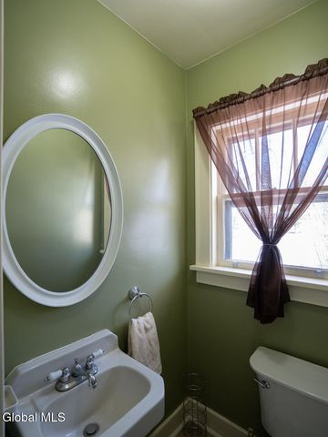 9 Willow Street, Castleton-on-hudson, NY 12033