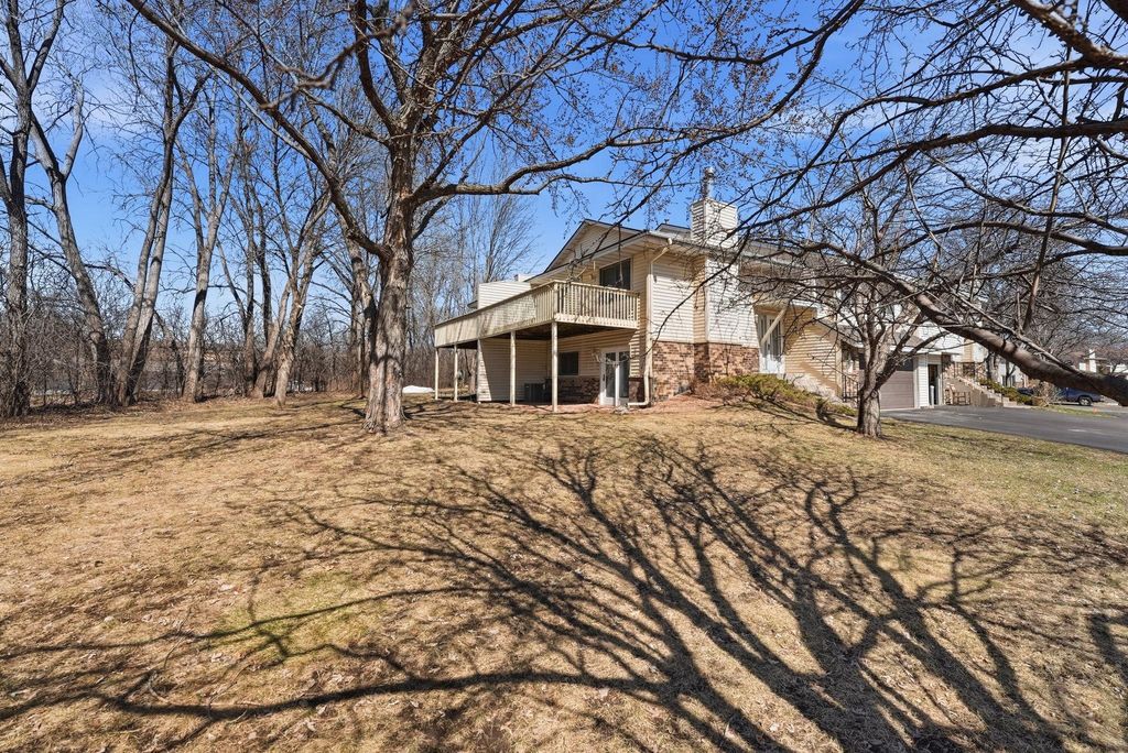 902 Evergreen Drive, Burnsville, MN 55337 — photo 2