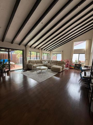 1988 Sacramento, Weston, FL 33326