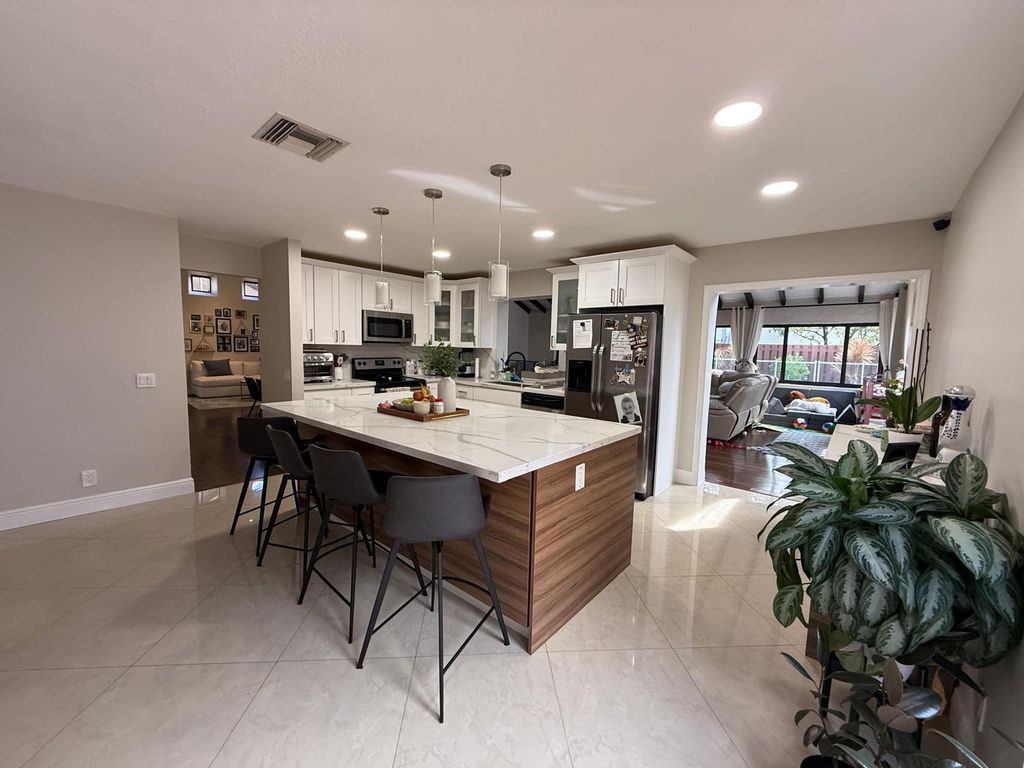 1988 Sacramento, Weston, FL 33326