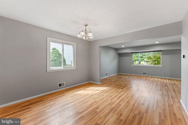 102 BENJAMIN CT, Dayton, NJ 08810