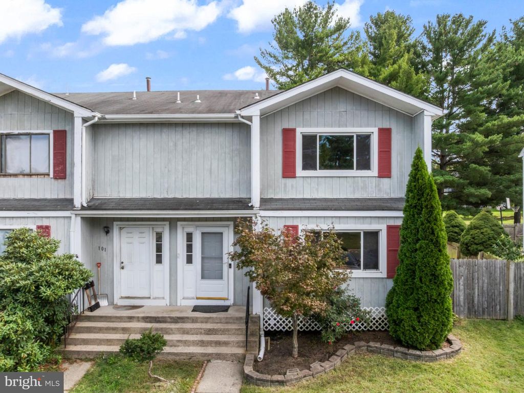 102 BENJAMIN CT, DAYTON, NJ 08810 — exterior