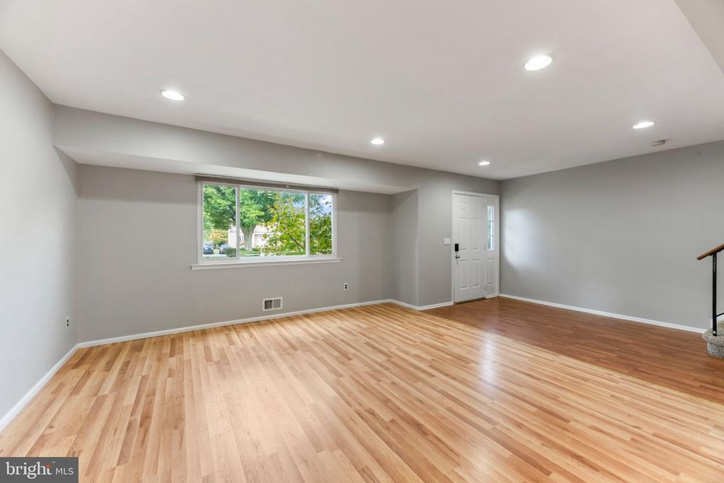 102 BENJAMIN CT, DAYTON, NJ 08810 — photo 4