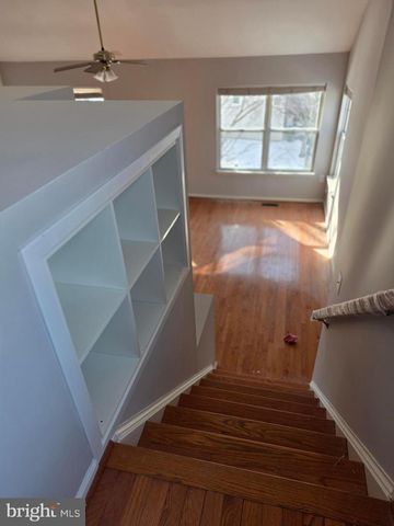 14641 SEASONS DR, Centreville, VA 20120