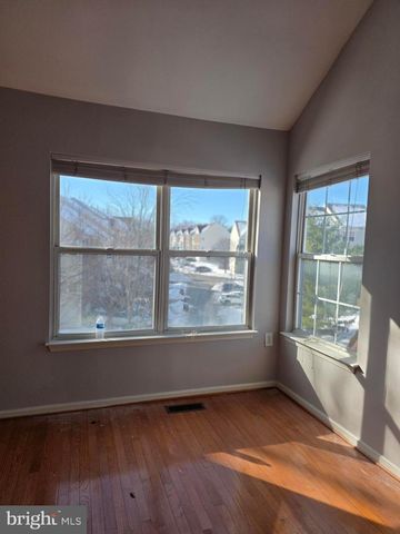 14641 SEASONS DR, Centreville, VA 20120