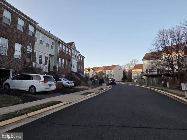 14641 SEASONS DR, Centreville, VA 20120