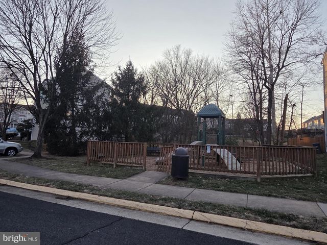 14641 SEASONS DR, Centreville, VA 20120