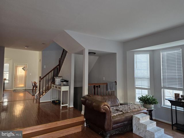 14641 SEASONS DR, Centreville, VA 20120