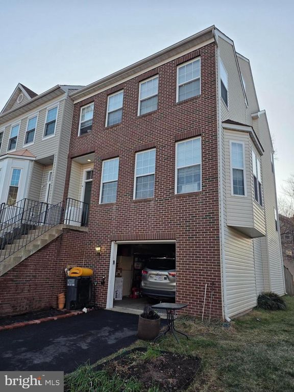 14641 SEASONS DR, Centreville, VA 20120