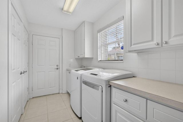 8093 Montserrat Place, Wellington, FL 33414