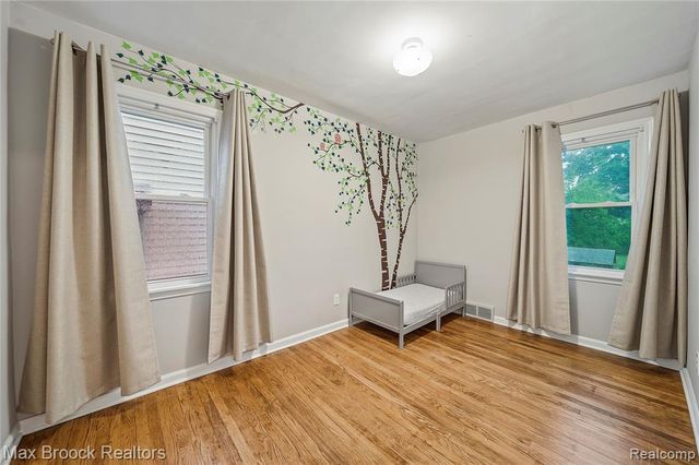 23704 Davey Avenue, Hazel Park, MI 48030