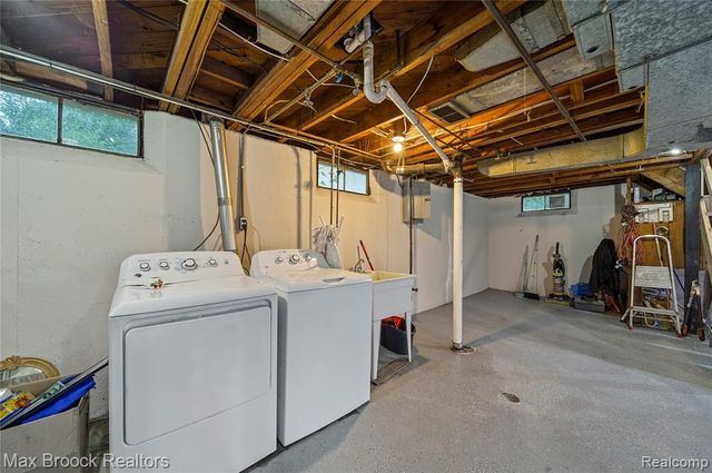 23704 Davey Avenue, Hazel Park, MI 48030