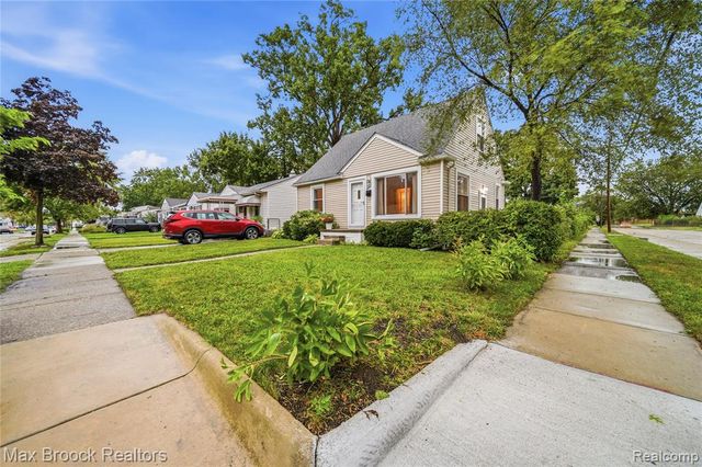23704 Davey Avenue, Hazel Park, MI 48030