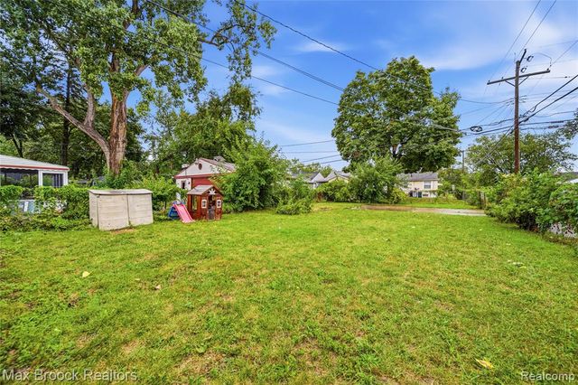23704 Davey Avenue, Hazel Park, MI 48030