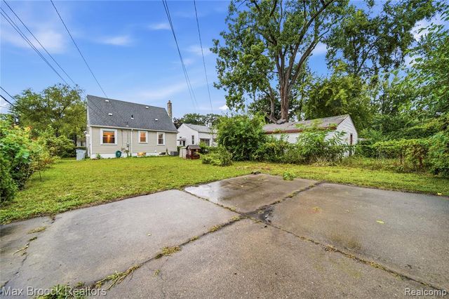 23704 Davey Avenue, Hazel Park, MI 48030