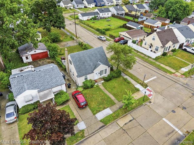 23704 Davey Avenue, Hazel Park, MI 48030