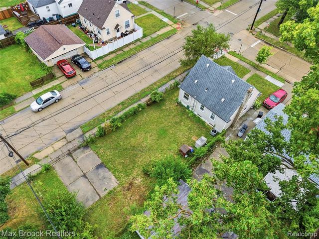23704 Davey Avenue, Hazel Park, MI 48030