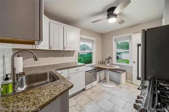 23704 Davey Avenue, Hazel Park, MI 48030