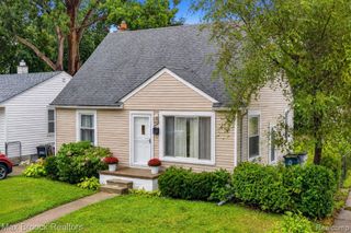 23704 Davey Avenue, Hazel Park, MI 48030