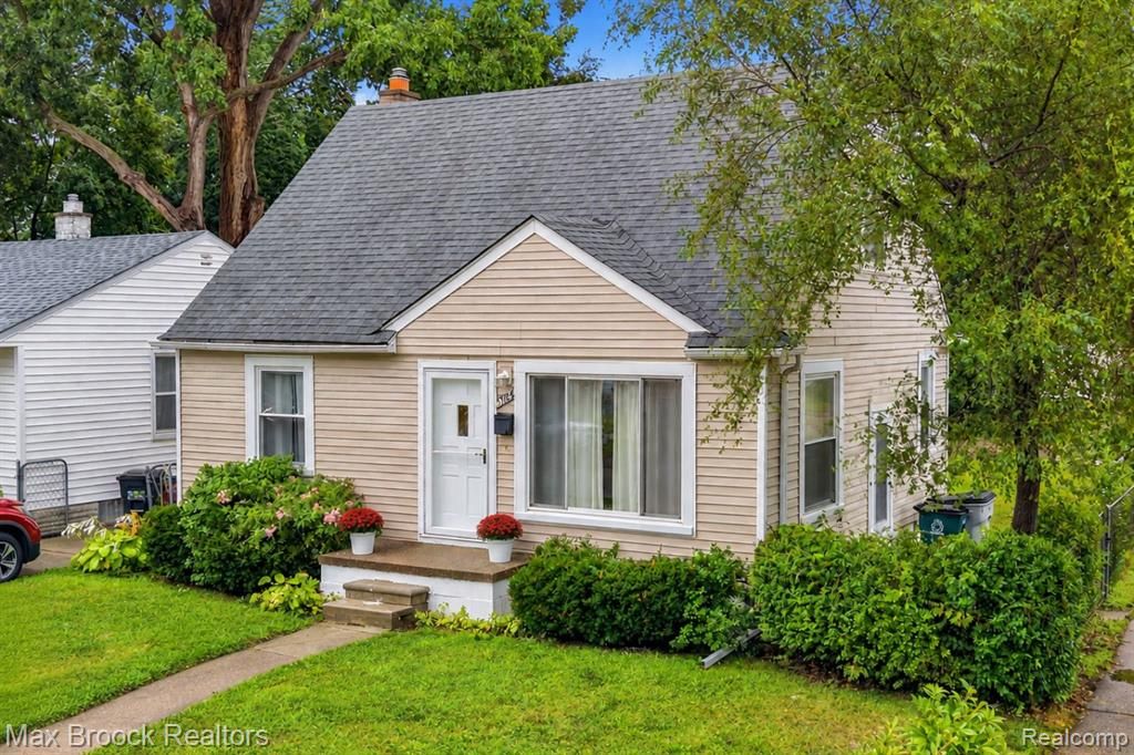 23704 Davey Avenue, Hazel Park, MI 48030