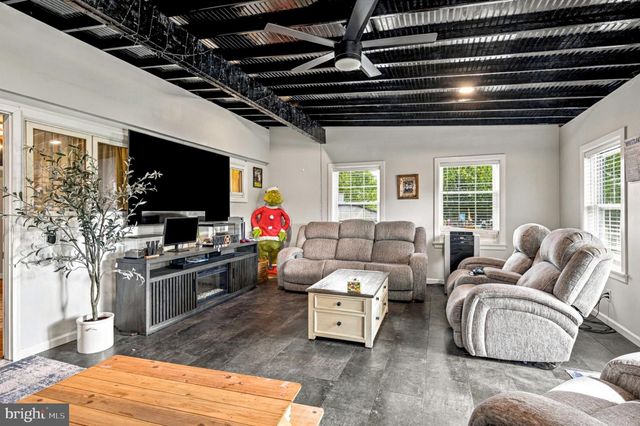 1260 BEVERLY RD, Warminster, PA 18974