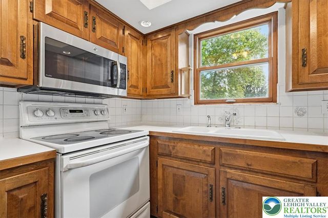 714 Lexington Road, Lower Nazareth Twp, PA 18064