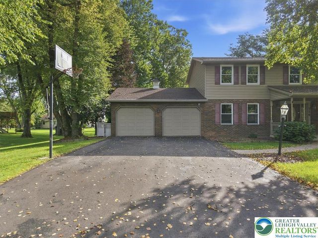 714 Lexington Road, Lower Nazareth Twp, PA 18064