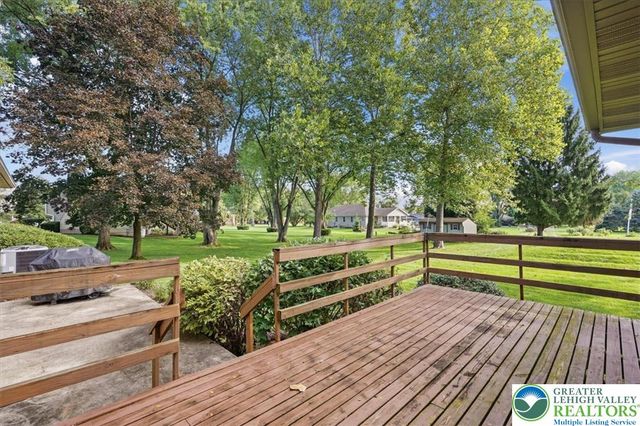 714 Lexington Road, Lower Nazareth Twp, PA 18064