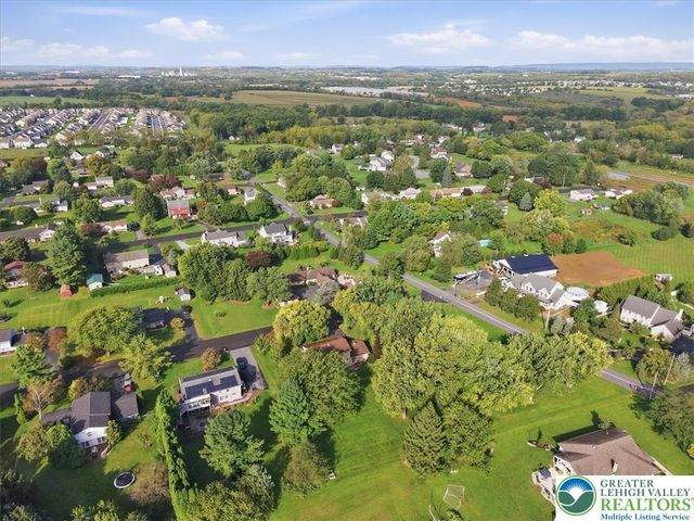 714 Lexington Road, Lower Nazareth Twp, PA 18064