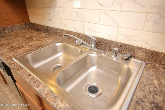 3711 Tuscany Valley Dr, Louisville, KY 40219