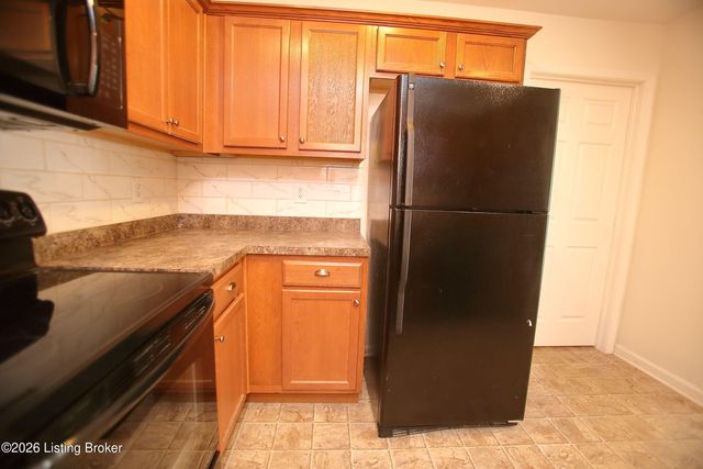 3711 Tuscany Valley Dr, Louisville, KY 40219