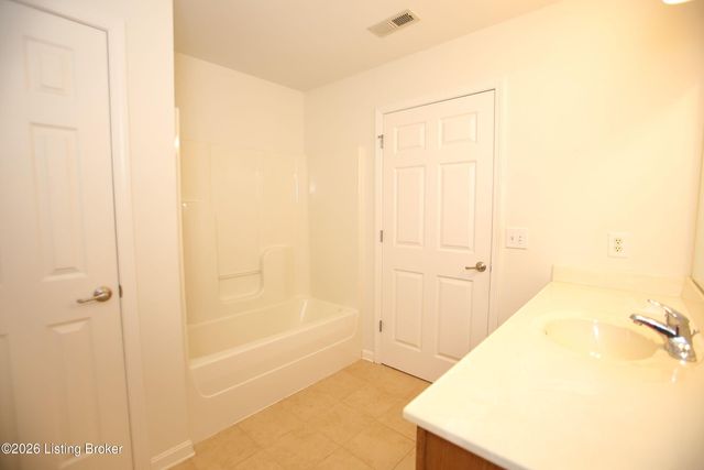 3711 Tuscany Valley Dr, Louisville, KY 40219