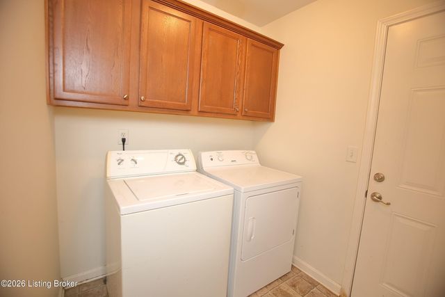 3711 Tuscany Valley Dr, Louisville, KY 40219