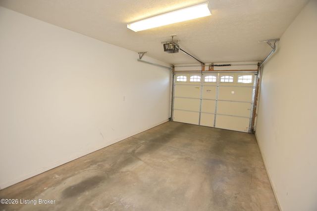 3711 Tuscany Valley Dr, Louisville, KY 40219