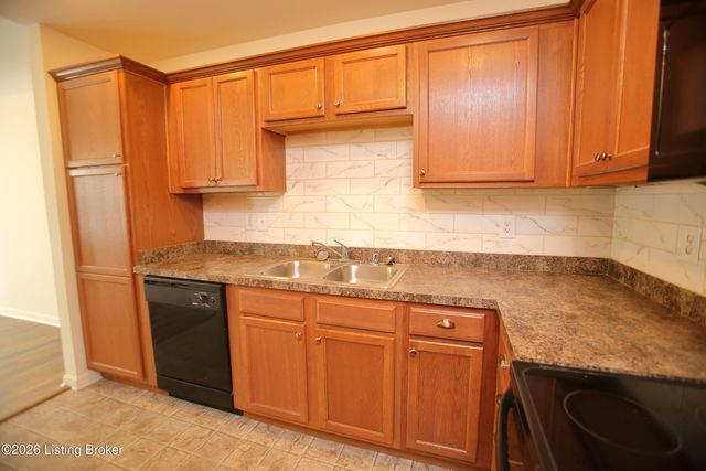 3711 Tuscany Valley Dr, Louisville, KY 40219