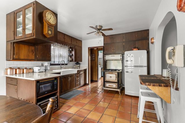 2383 S 18th STREET, Manitowoc, WI 54220