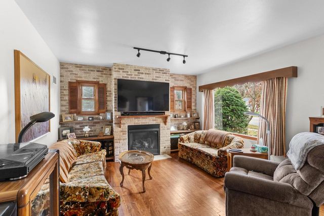 2383 S 18th STREET, Manitowoc, WI 54220